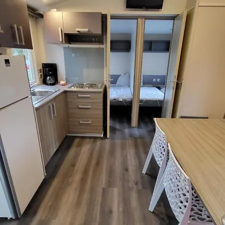 キャンプ場 Anne Marie Touzani *